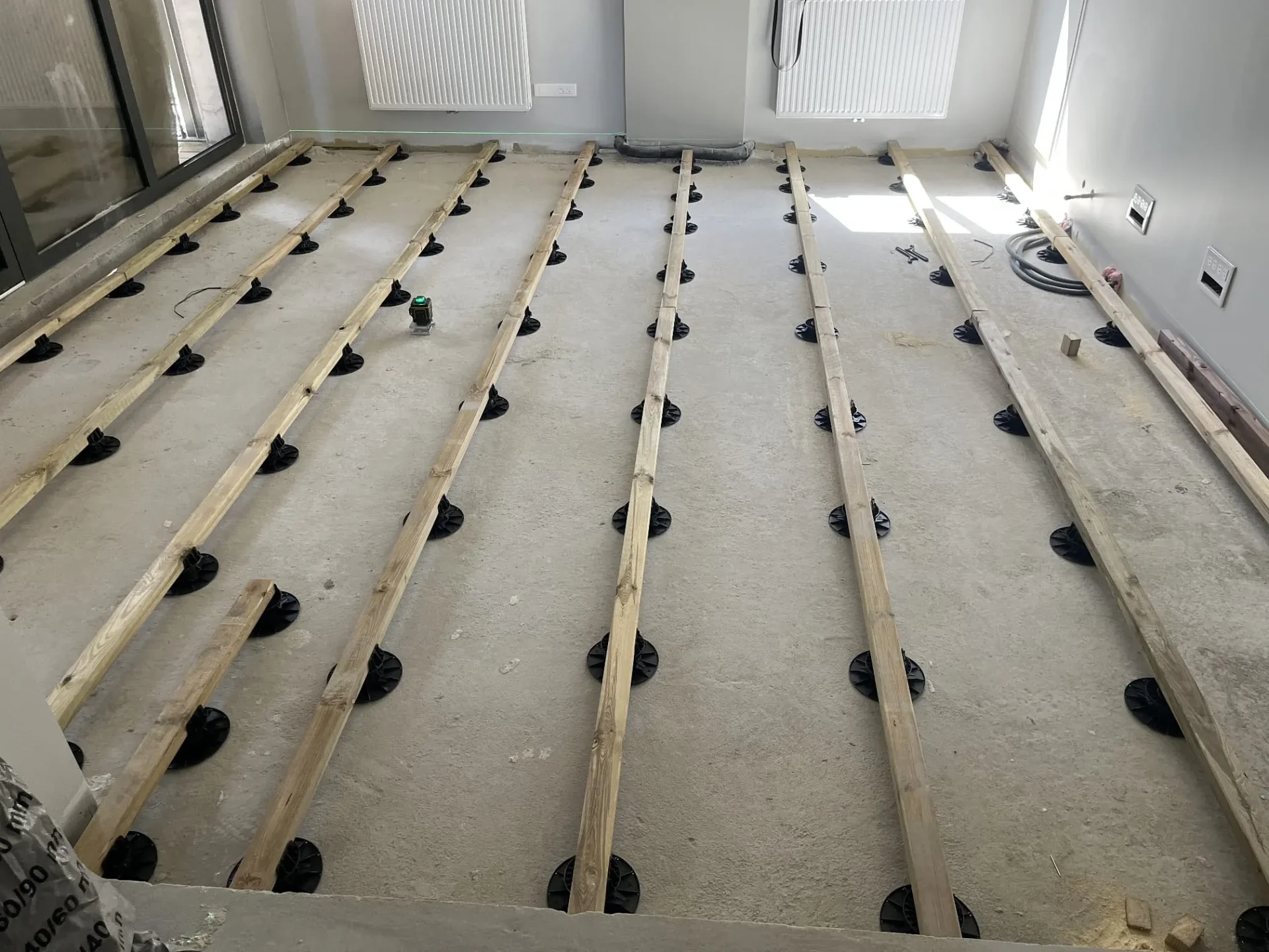 Pose de parquet sur lambourdes — avant