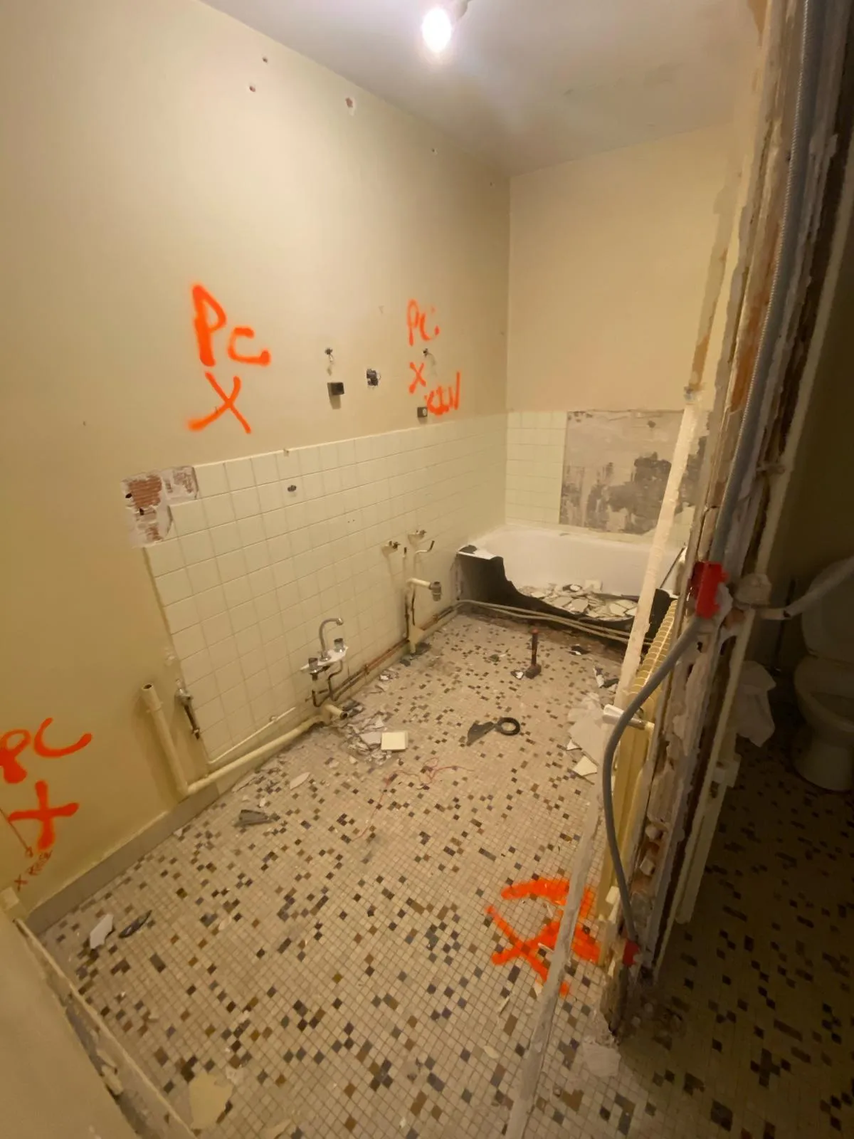 Rénovation complète d'une salle de bain — avant
