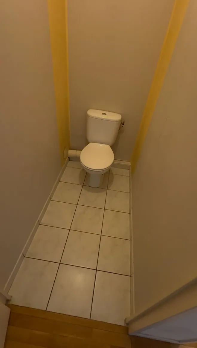 WC repensés du sol au plafond — avant